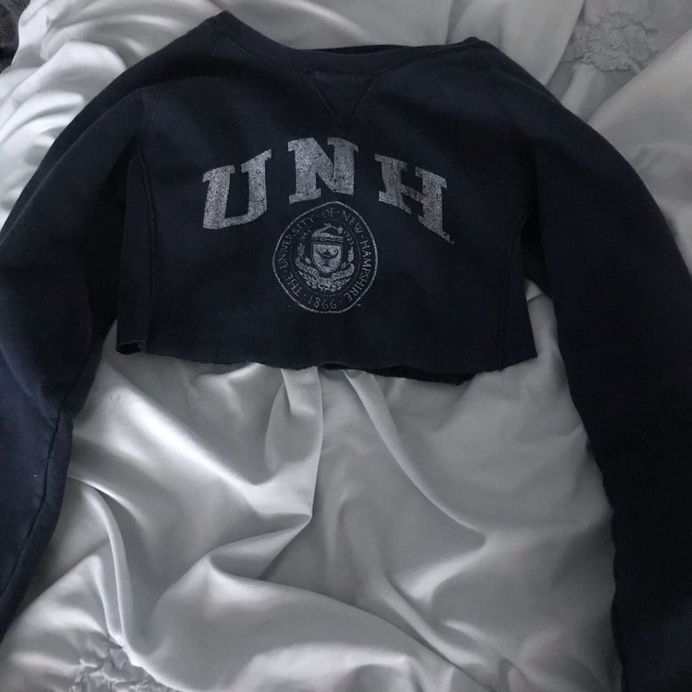 Cropped UNH Sweatshirt